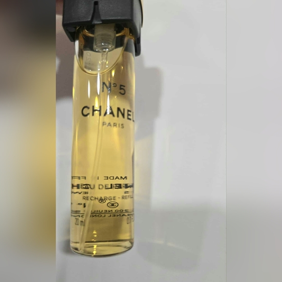 CHANEL No 5 BUNDLE: No 5 EDP Purse Spray Refillable 20ML+No 5 Soap+No 5 Charm - Picture 5 of 16